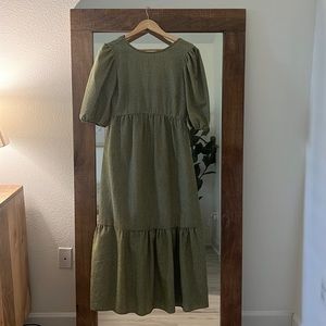 Maxi dress with bow jn back